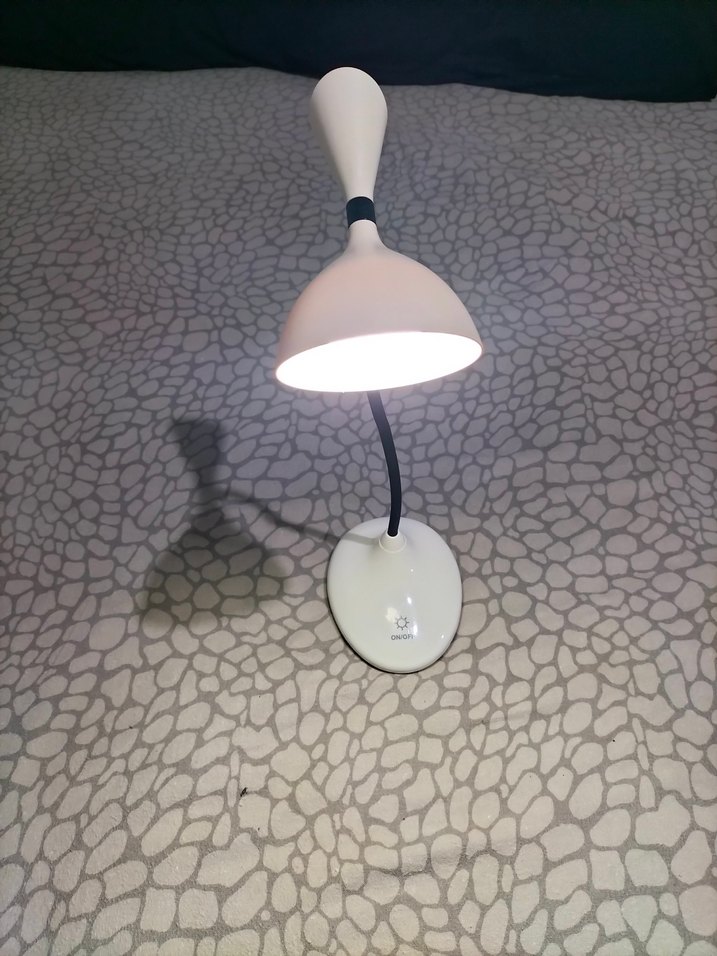 Beyaz Masa Lambası Sarjlı - Görsel 3