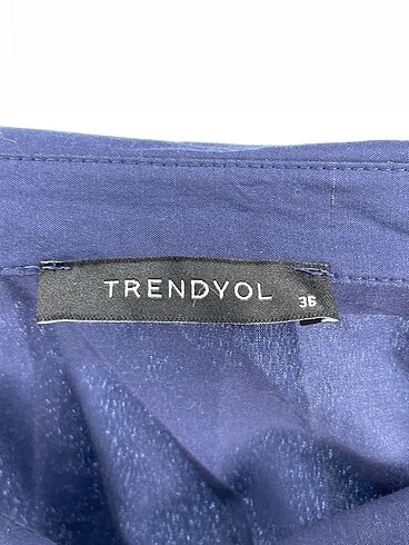 36 Beden lacivert Renk Trendyol & Milla Gömlek %70 İndirimli.