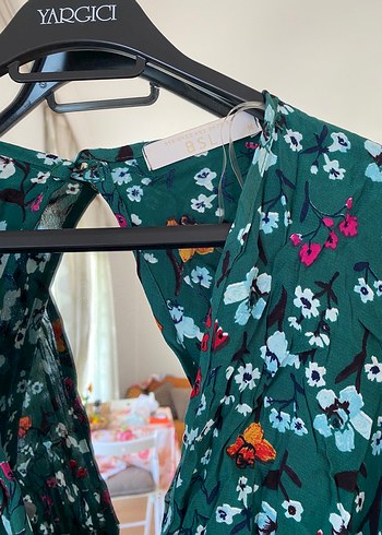 Düğmeli V Yakalı Yeşil Desenli Bohem Bluz - Görsel 2