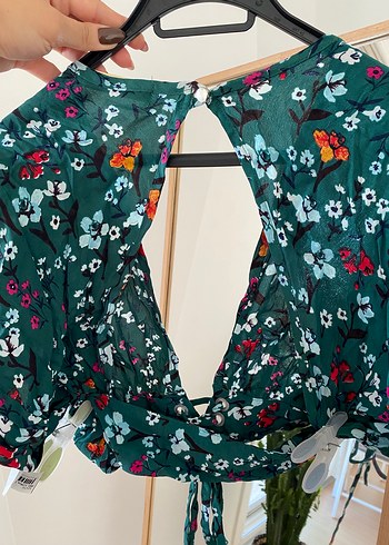 Düğmeli V Yakalı Yeşil Desenli Bohem Bluz - Görsel 3