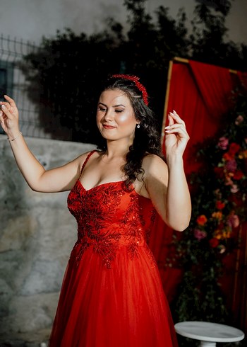 Kırmızı Parlak İşlemeli Uzun Abiye Elbise - Görsel 2