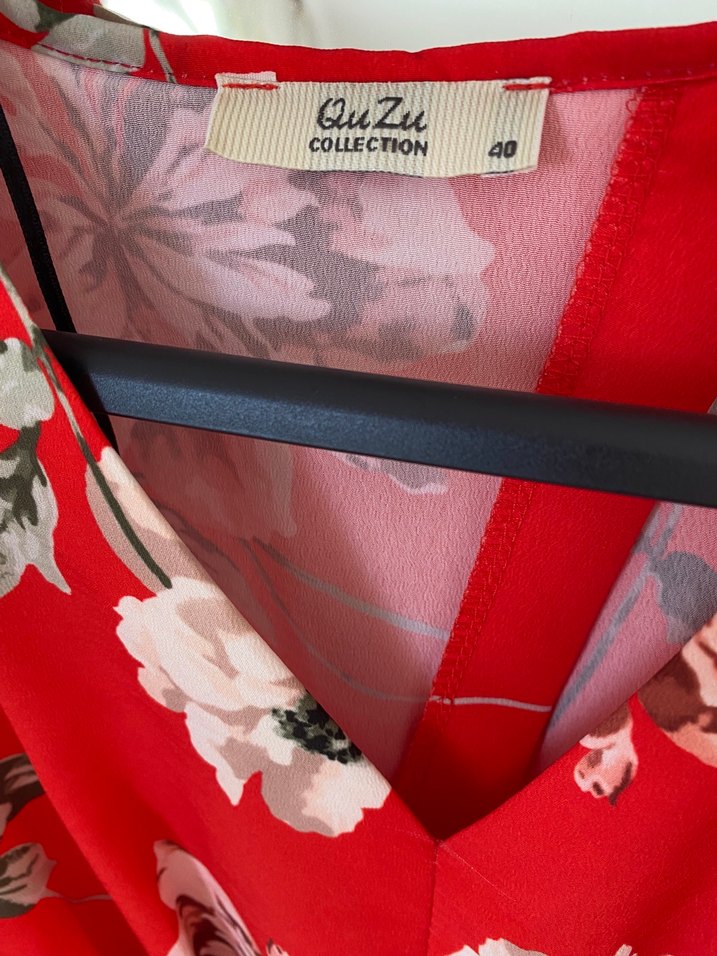 Kırmızı Çiçek Desenli V Yakalı Bluz - Görsel 2