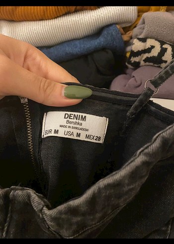 Siyah Kot Kumaşlı Straplez Midi Elbise - Görsel 3