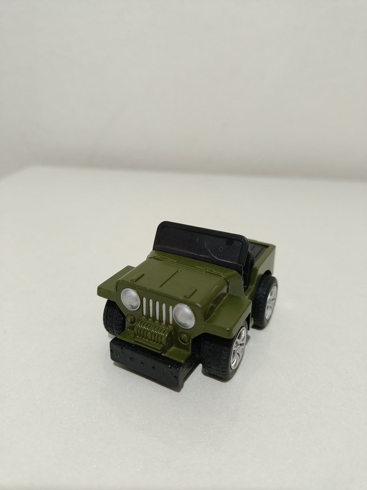 Yeşil Oyuncak Araba - Görsel 3