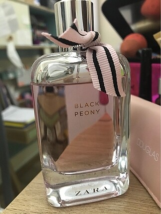 zara black peony parfüm