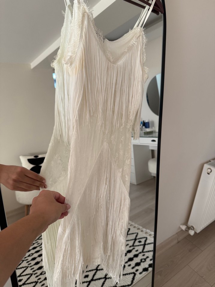 Püsküllü dantelli beyaz abiye elbise - Görsel 2