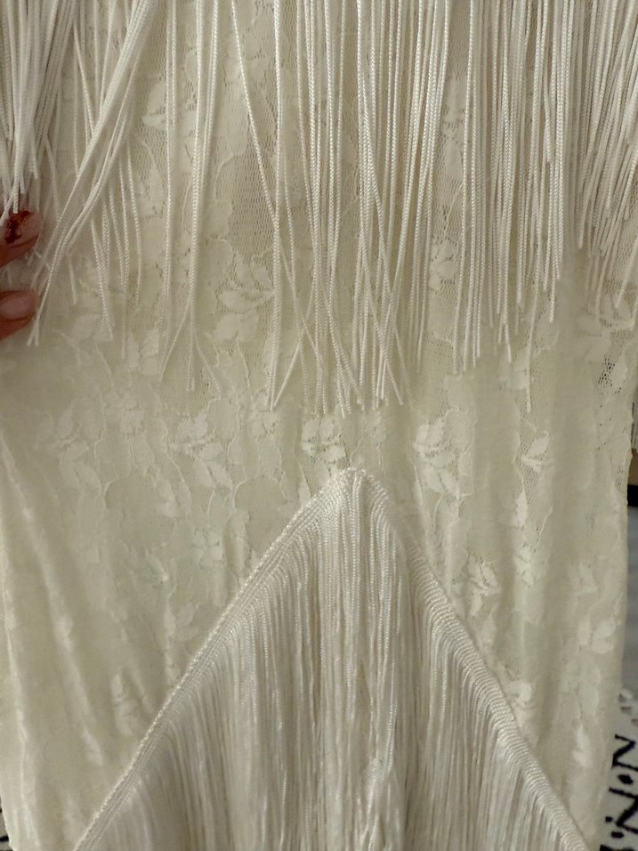 Püsküllü dantelli beyaz abiye elbise - Görsel 4