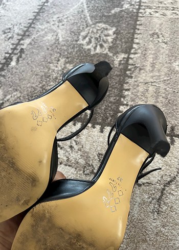 Trendyol & Milla Siyah Yılan Desenli Tokalı Stiletto