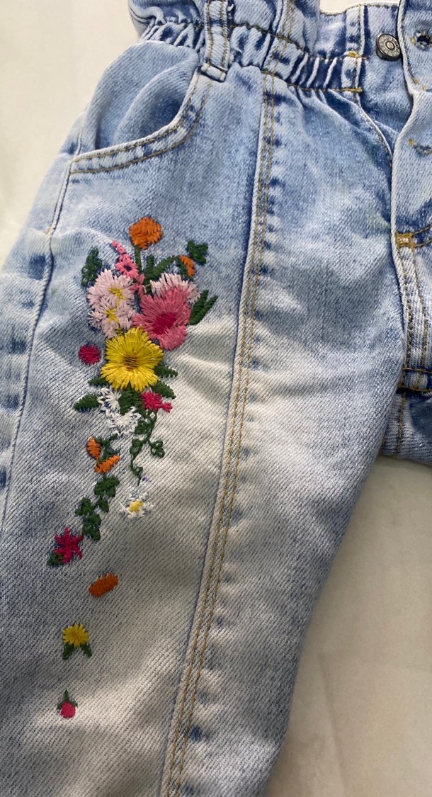 Renkli Nakışlı Bol Kesim Kız Kot Pantolon - Görsel 3