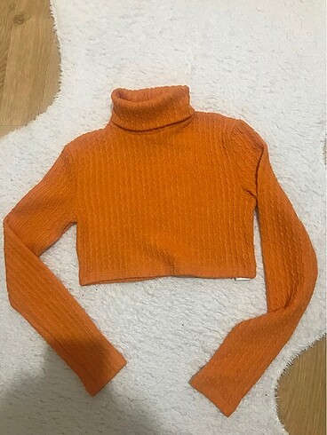 Bershka turuncu boğazlı crop