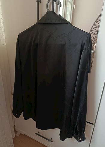 Siyah Düğmeli Uzun Kollu saten Gömlek - Görsel 4