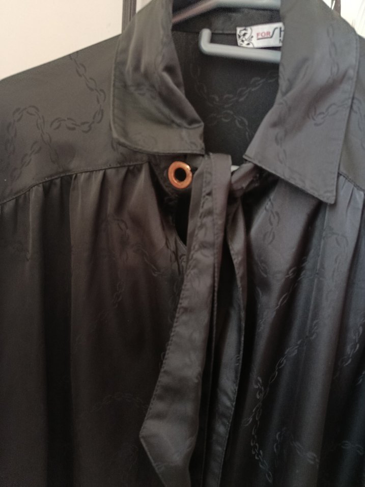 Siyah Düğmeli Uzun Kollu saten Gömlek - Görsel 2