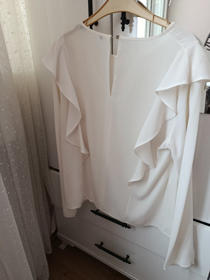 Beyaz Uzun Kollu Fırfırlı Kadın Bluz - Görsel 2