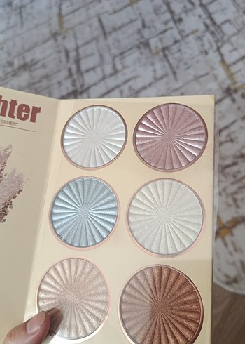 URATM Beauty kitap şeklinde makyaj seti - Görsel 3