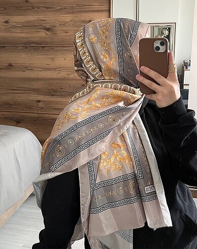 Krem desenli ipek saten şal