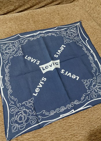 Levis Levi S Baskili Koyu Mavi Bandana