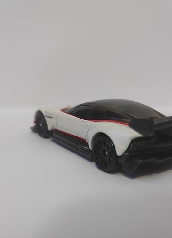  Aston Martin vulcan