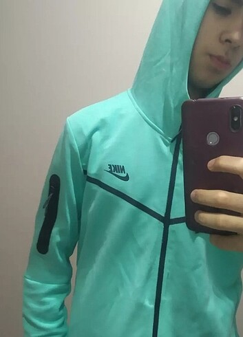 l Beden Nike tech