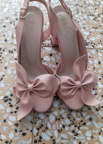 Pembe Fiyonklu Kadın Topuklu Sandalet