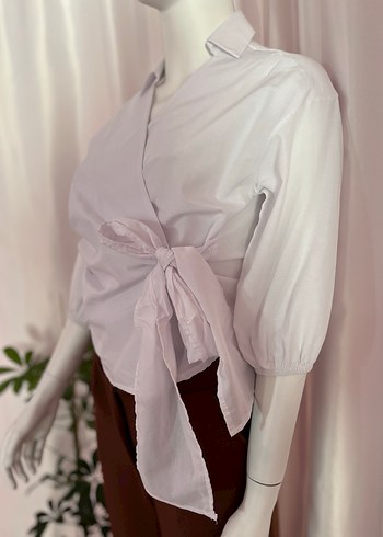Beyaz Kuşaklı V Yaka Kadın Gömlek - Görsel 2