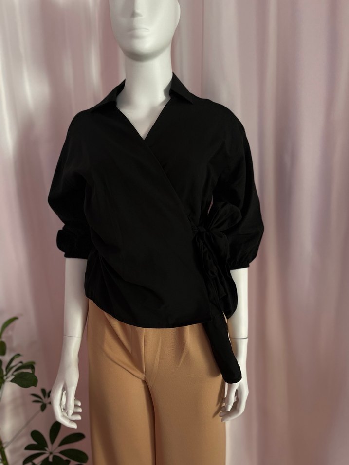 Siyah V Yaka Uzun Kollu Kuşaklı Kadın Gömlek - Görsel 4