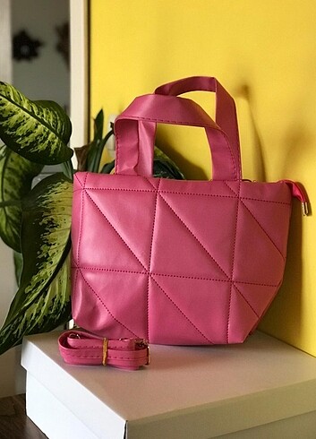 Pembe çanta 