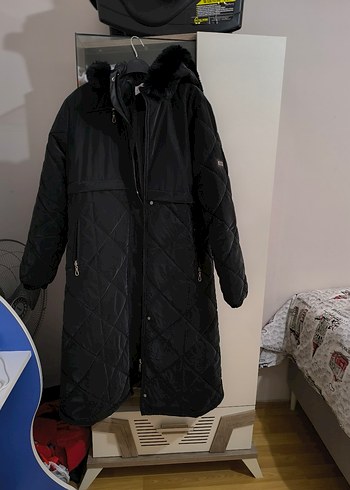Diğer Siyah Uzun Kadın Kışlık Mont Kürklü Kapüşonlu