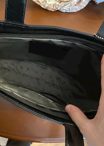 Parlak Siyah Deri Kadın El Çantası - Görsel 4