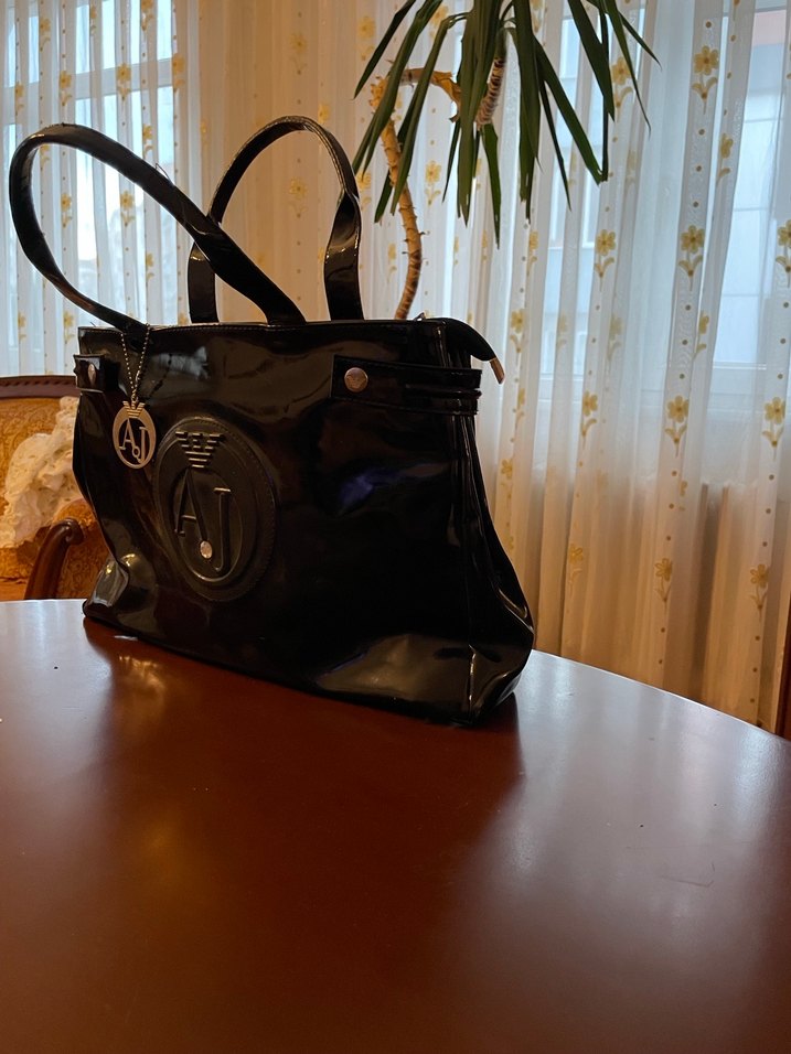 Parlak Siyah Deri Kadın El Çantası - Görsel 2