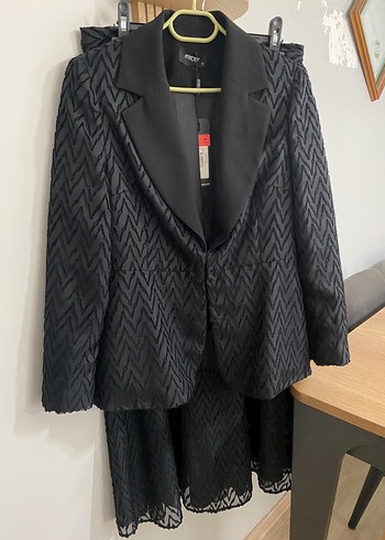 Zara Tesettur Kadin Siyah Pileli Uzun Blazer Ceket