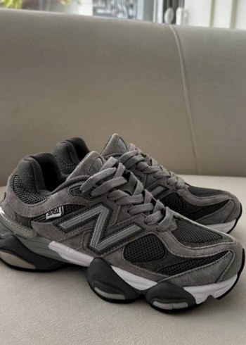 New Balance Gri Suet Sneaker