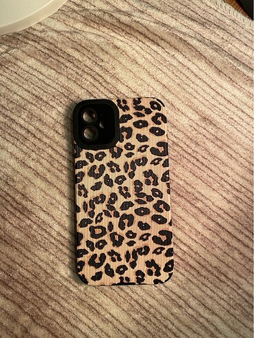 Leoparlı telefon kılıfı