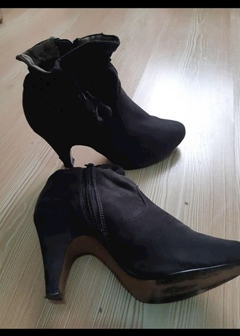 Siyah Lastikli Topuklu Gotik "Hanna White "Kadın Bot - Görsel 3