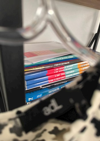 Düğmeli V Yakalı Kısa Kollu Gri Bluz - Görsel 2