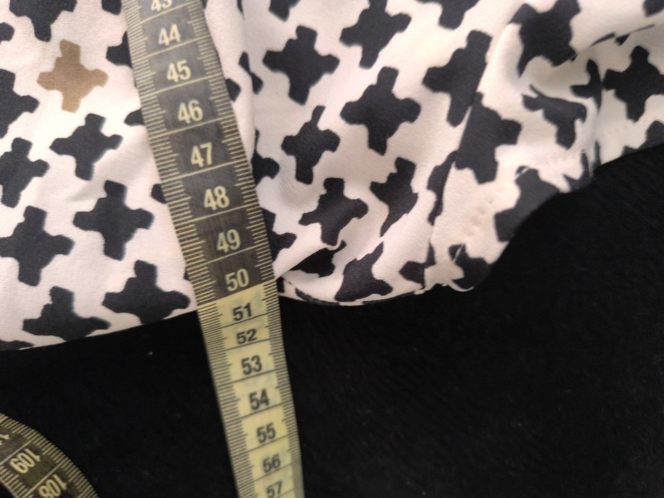 Düğmeli V Yakalı Kısa Kollu Gri Bluz - Görsel 4