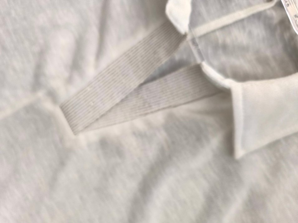 V Yaka Kısa Kollu Beyaz Keten Gömlek - Görsel 2