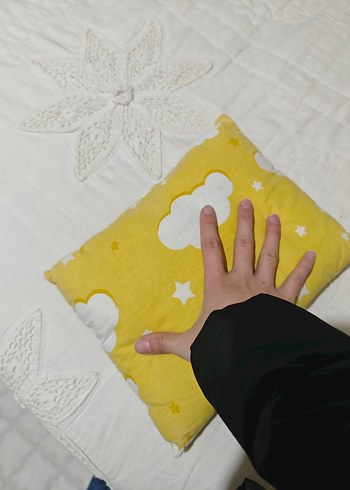 Sarı Bulut ve Yıldız Desenli Çocuk Yastığı - Görsel 2