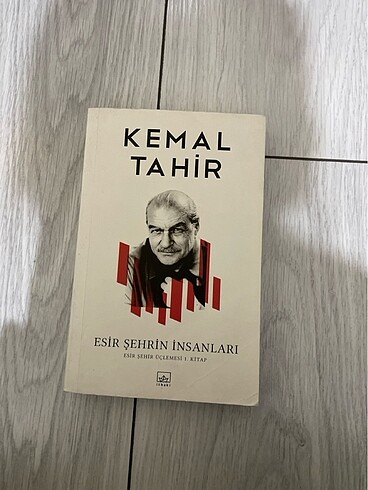 Esir şehrin insanları