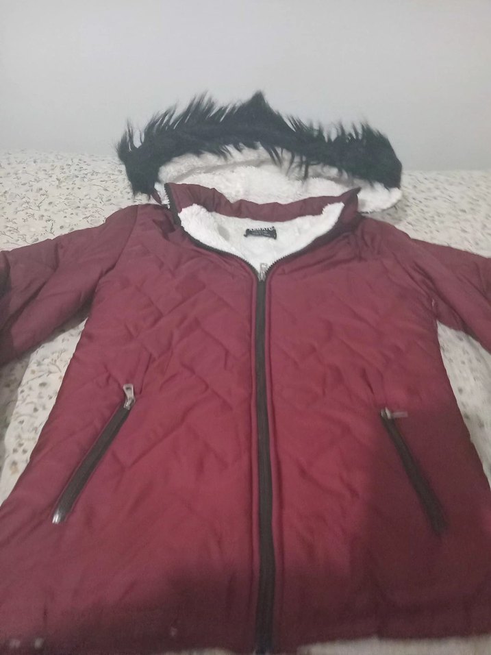 Bordo Kapüşonlu Kadın Kışlık Mont - Görsel 3