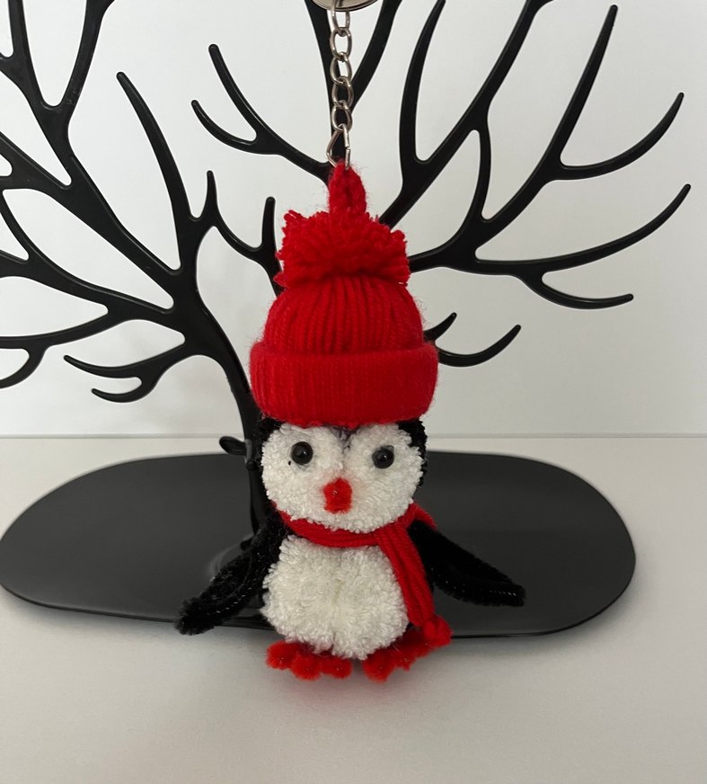 Kırmızı Bere ve Atkılı Penguen Peluş Oyuncak - Görsel 3