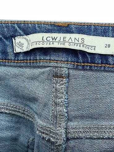 28 Beden mavi Renk LC Waikiki Mini Şort %70 İndirimli.