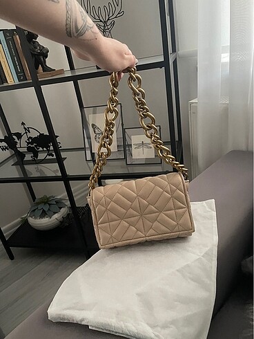 Zara bej gold zincirli çanta