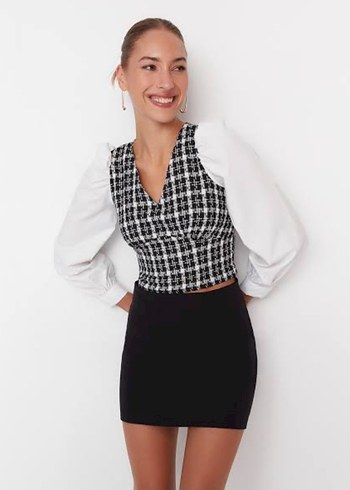 V Yaka Bel Detaylı Midi Kadın Bluz - Görsel 5