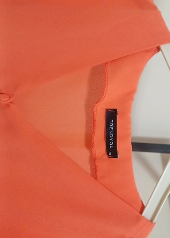 Turuncu V Yaka Düğmeli Kadın Bluz - Görsel 3