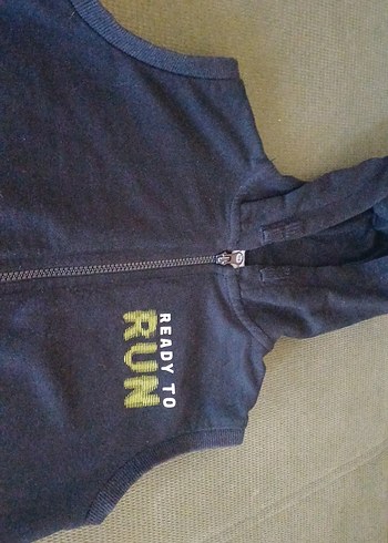 Siyah Kapüşonlu Fermuarlı Erkek Çocuk Yelek - Görsel 2