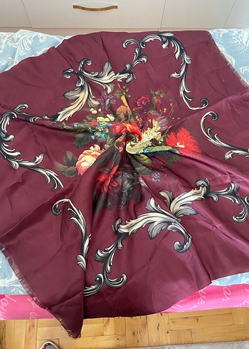 Bordo renkli eşarp