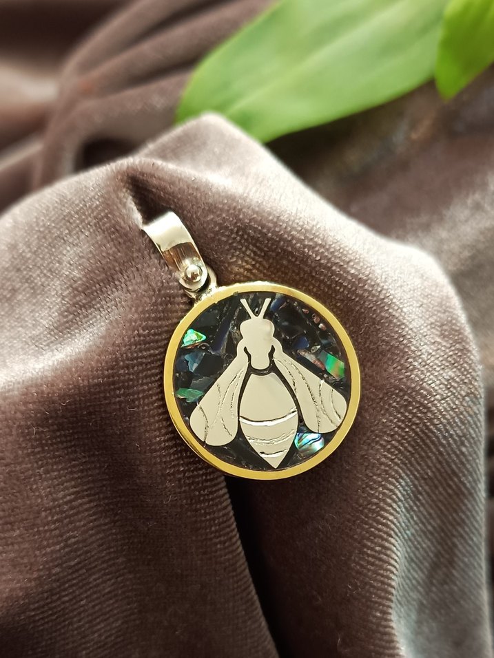 Arı desenli kolye - Görsel 2