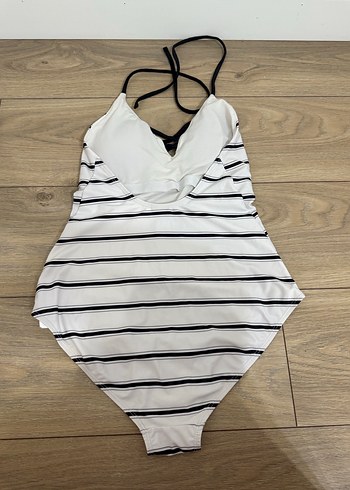 Çizgili Beyaz İnce Askılı Kadın Mayo - Görsel 2