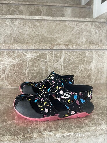 28 Beden Skechers kiz sandalet