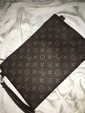 Louis Vuitton El Çantası